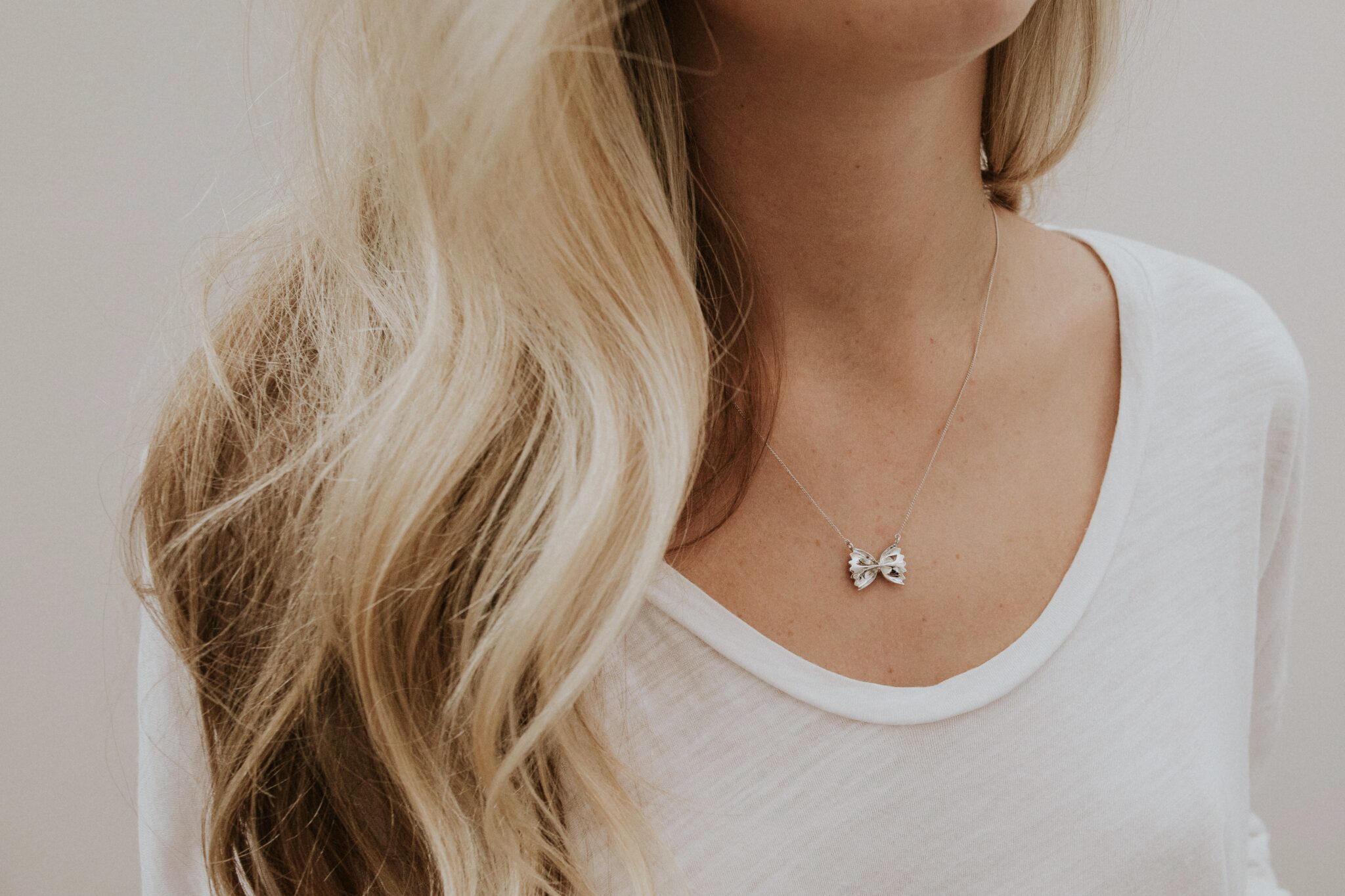 見たことないほどキュート【leah alexandra】Farfalle Necklace farfalle-necklace-