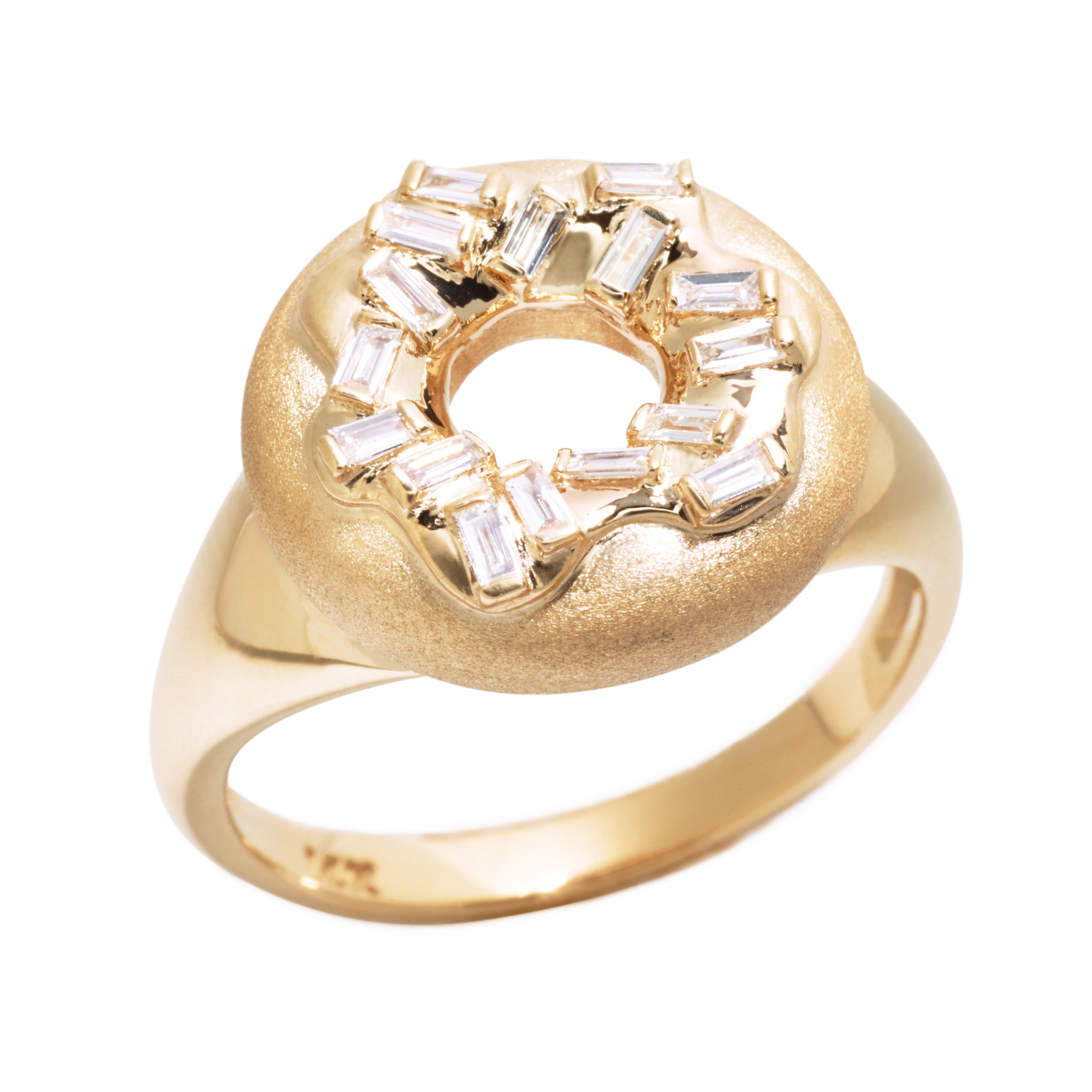 tendenza jewelry on Instagram: “It's a double donut 🍩 with a diamond 💎  kind of day.@megcuna ❤️❤️❤️ #thedonutring™️ #d… | Caixa de joias, Anéis  bonitos, Acessórios